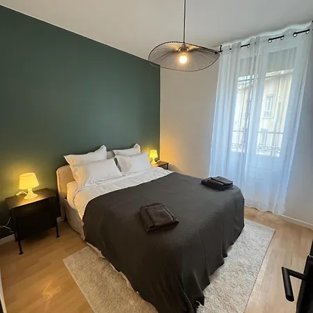 Le Carre Or 6 Boulevard Des Belges , 2 Bedrooms Apartment *